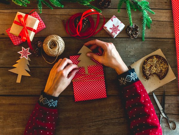 What Are the Best Hand-Crafted Decor Items for a Personalized Living Room?